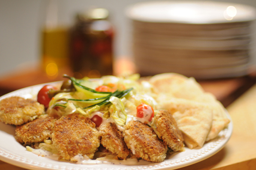 falafel_salad_garlic_dressing