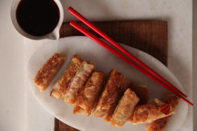 506 - BABY EGG ROLLS WITH SOY DIPPING SAUCE 2
