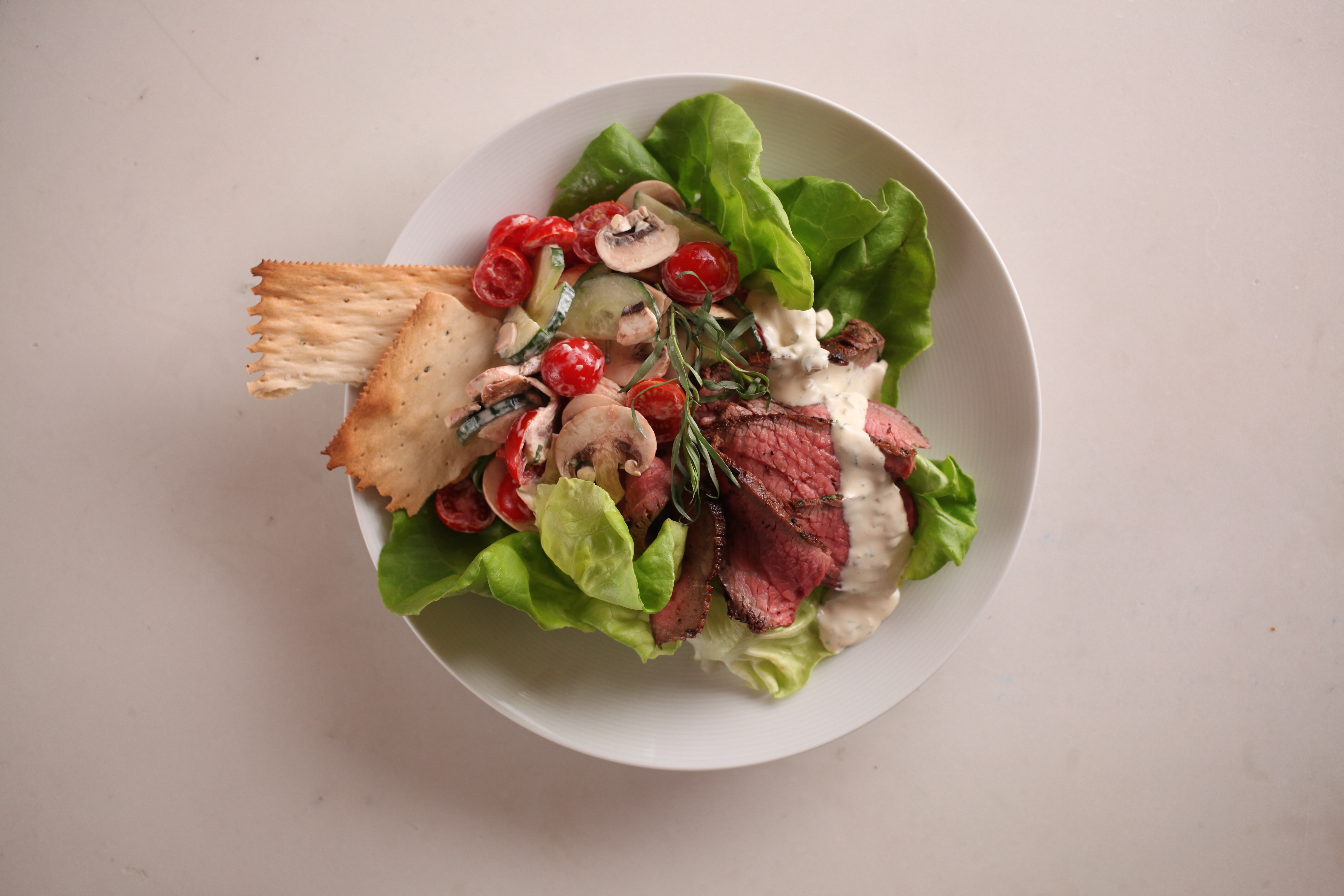 https://saramoulton.com/wp-content/uploads/2016/05/519-STEAK-MUSHROOM-AND-TOMATO-SALAD-1.jpg